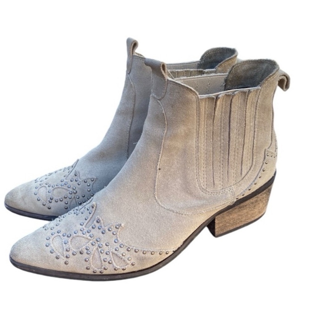 Amuse Society x Matisse, 7, khaki stone light brown studded suede ankle boot EUC - Picture 1 of 11